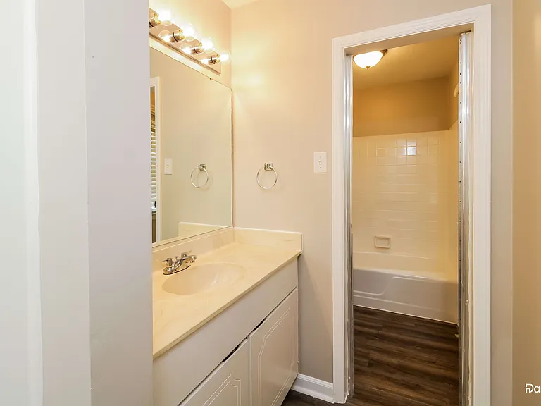 2214 Cheltenham Blvd — Photo 10