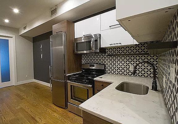 5th image of 41 Stanwix St Floor 2