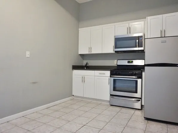 714 Seneca Avenue image 4 of 9