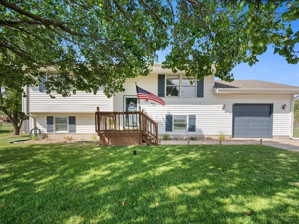 409 S Main St, Benton, KS 67017