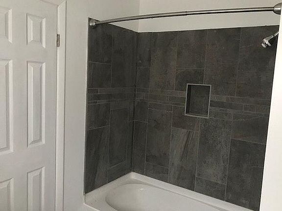 Modern tile shower/tub