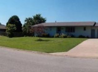 2111 Johnmark Dr, Winfield, KS 67156