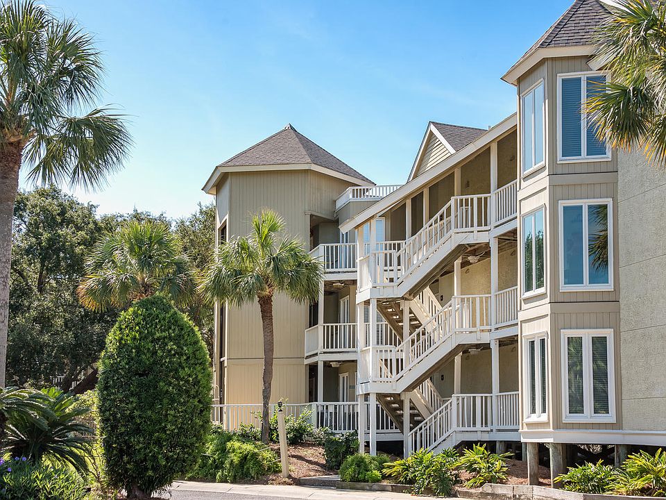 1st image of 204 Palmetto Dr APT E