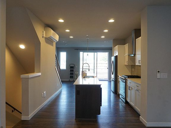 5th image of 14537 1st Ave NE #C