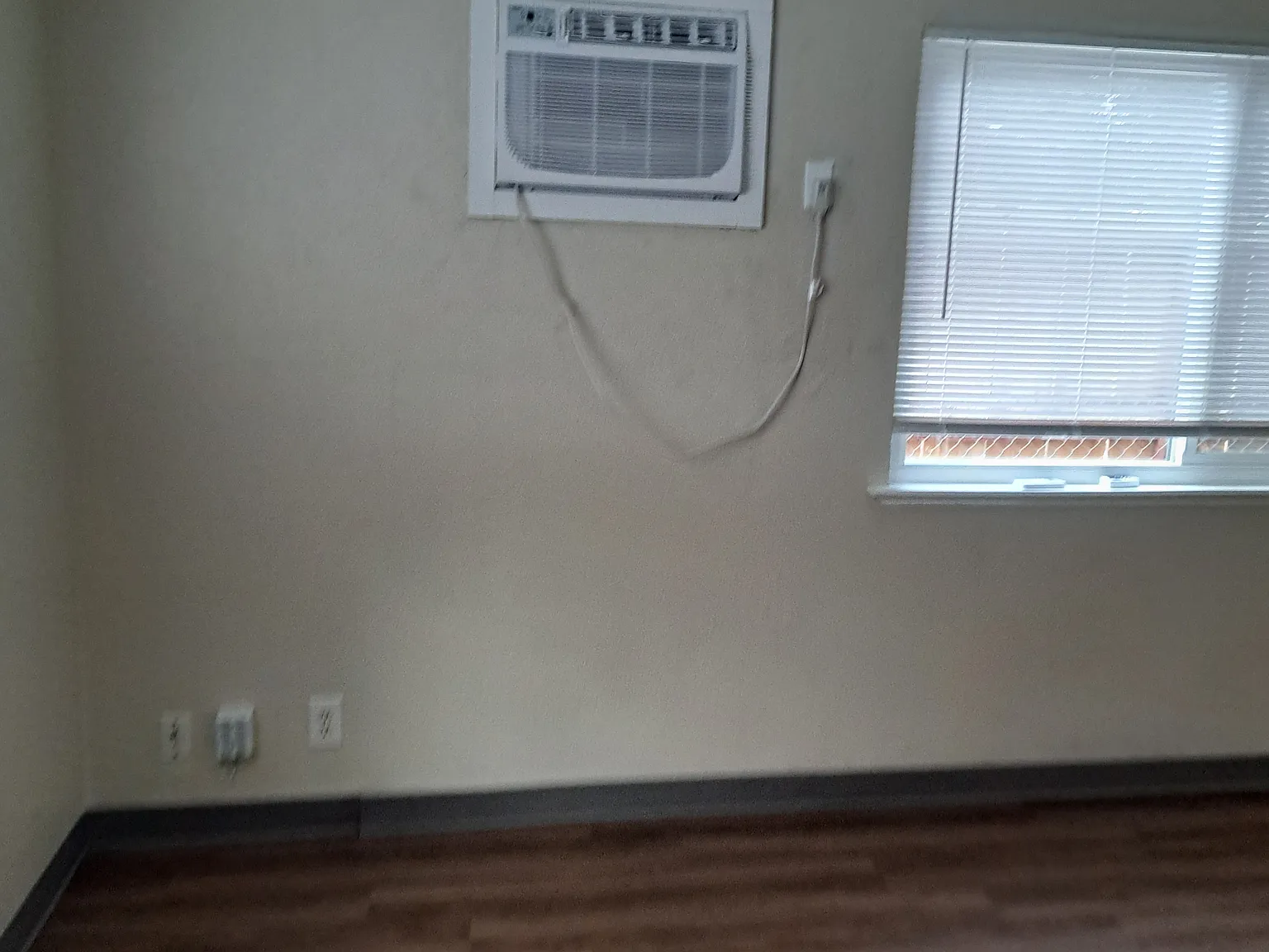3 bed, $1,400 — Photo 3