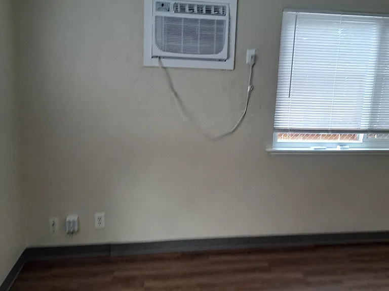 228 W 22nd St #1 — Photo 3