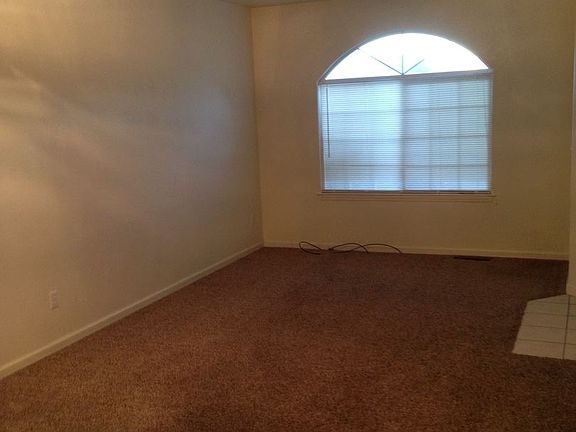 3rd image of 1365 Hastings Ln