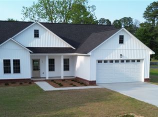 469 E Poplar St, Bladenboro, NC 28320