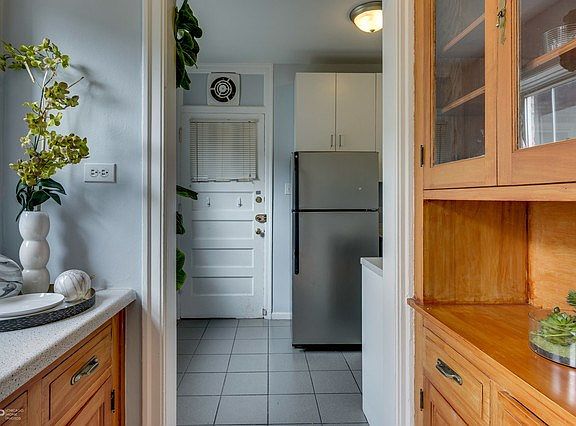 4th image of 1441 W Elmdale Ave #3S