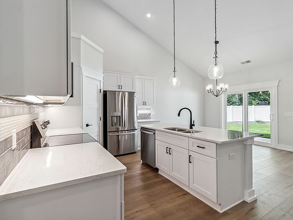 4th image of 458 Raven Glen Dr