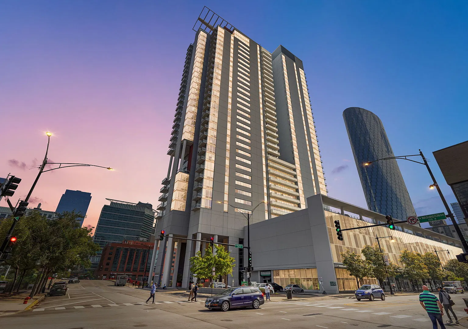 737 W Washington Blvd — Photo 1