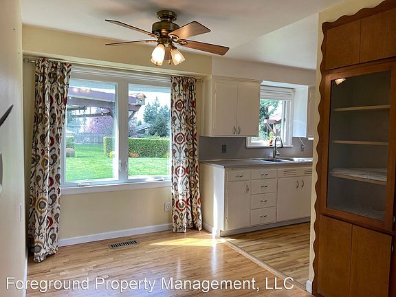 3rd image of 3318 Elwood Dr W