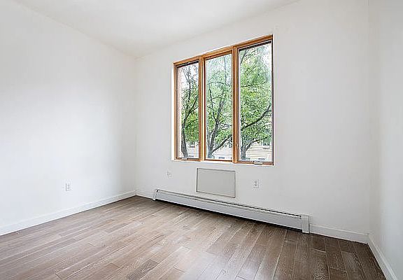 4th image of 228 Suydam St #2