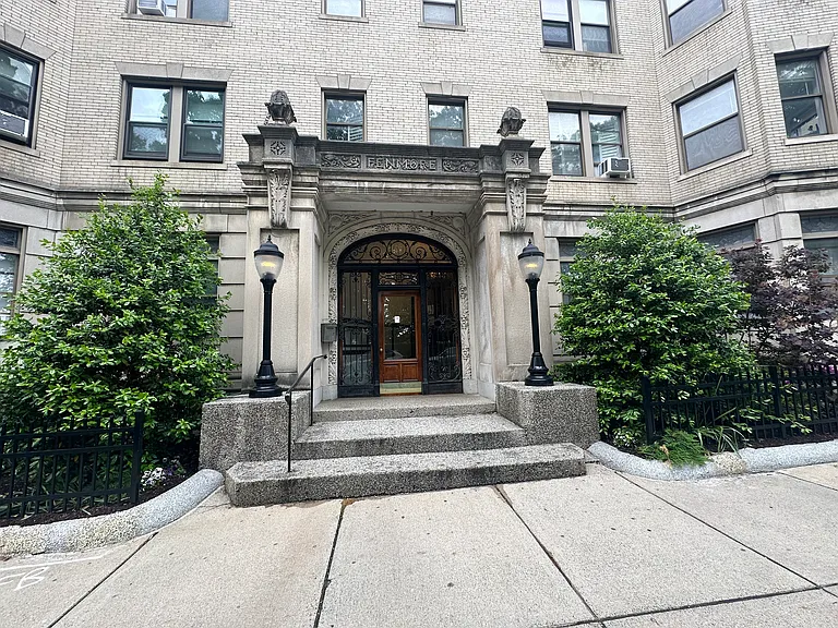 60 Charlesgate E #124 — Photo 1