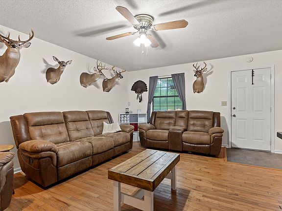 2nd image of 1884 Peavine Rd