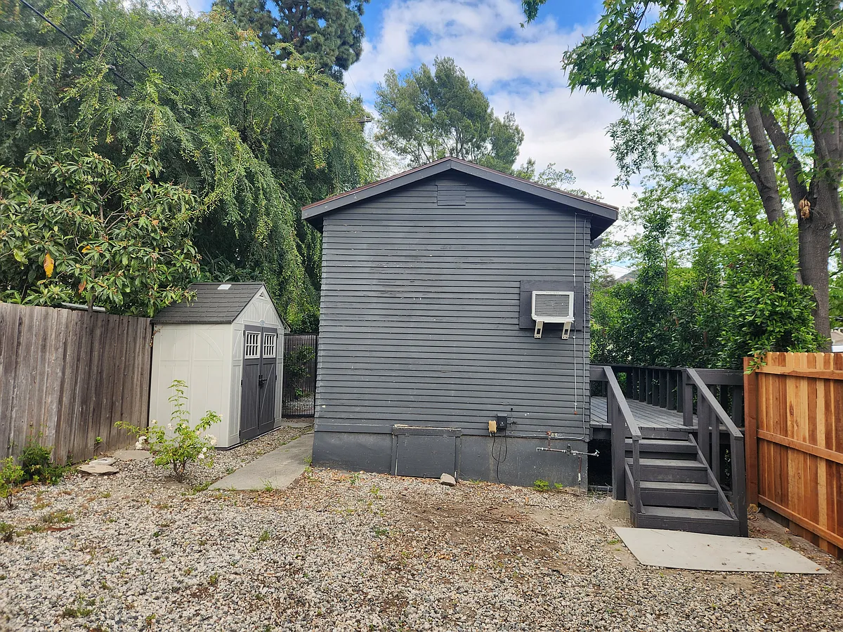 Building Photo - 1635 Del Valle Ave