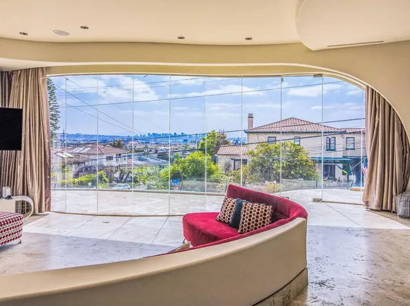 1676 Plum St, San Diego, CA 92106