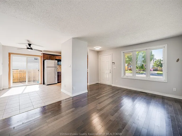 1465 Foster Ave — Photo 8