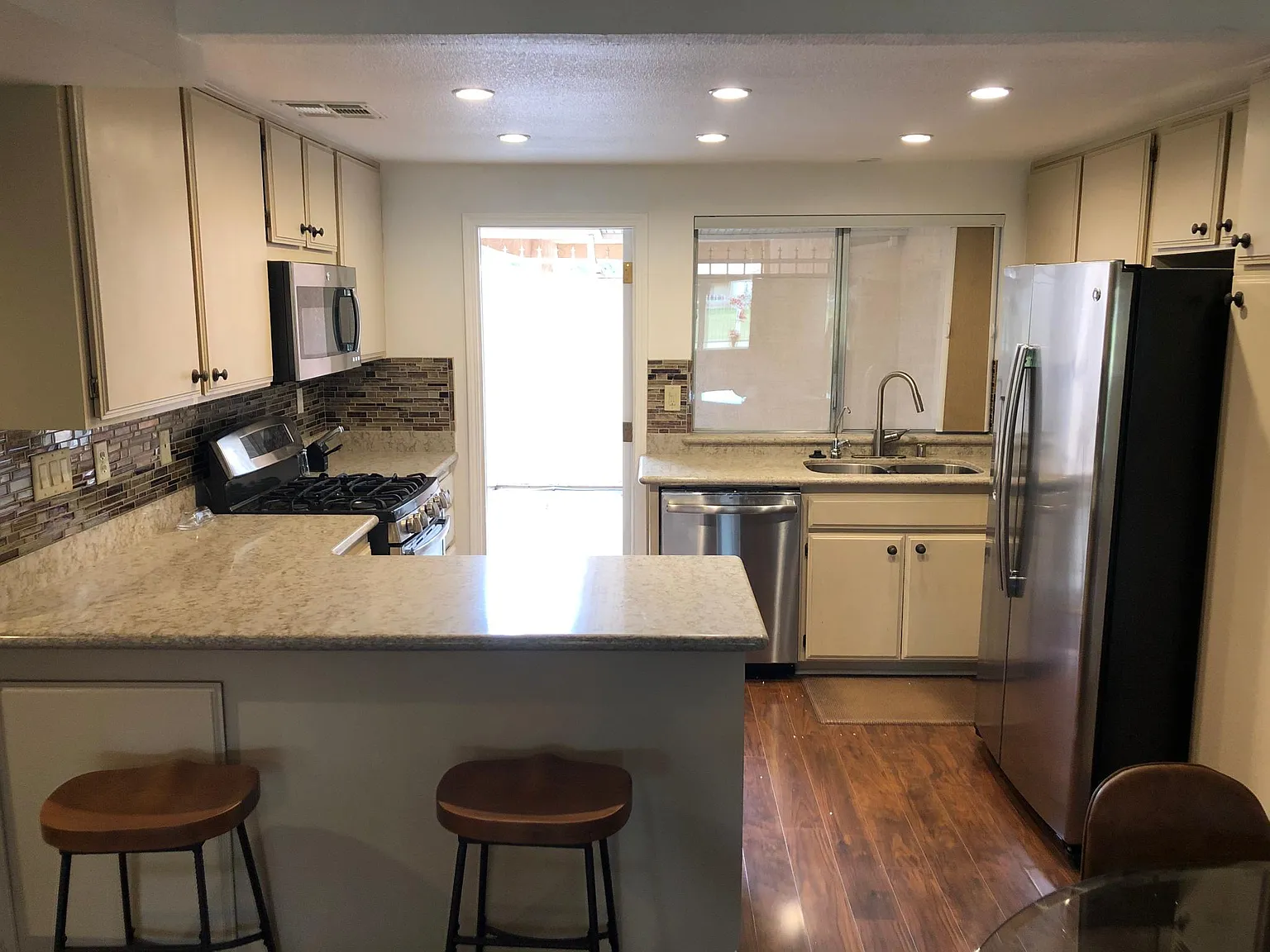 49213 Taylor St — Photo 2