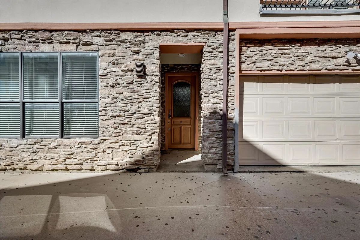 Building Photo - 4432 Bowser Ave #C