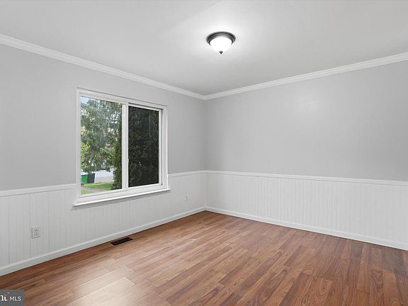 5th image of 240 Goshen Rd