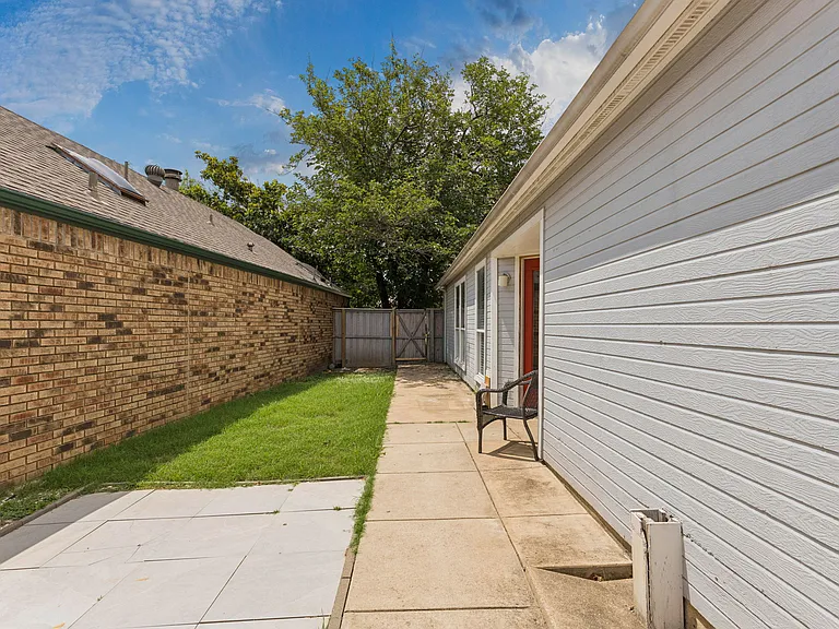 253 Teakwood Ln — Photo 18
