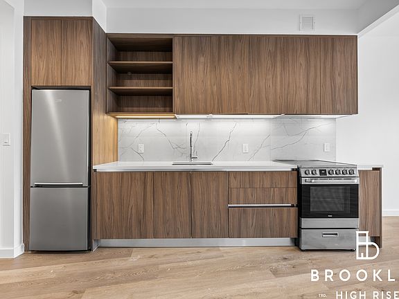 3rd image of 50 E 10th St #207
