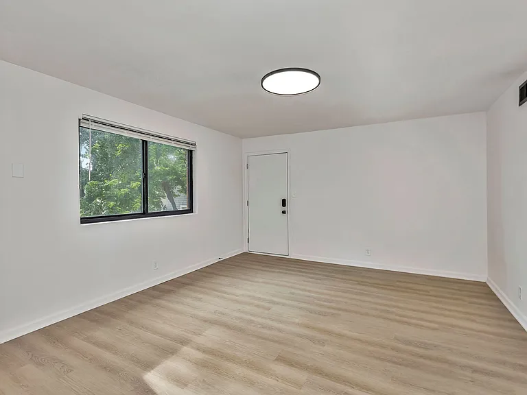 2535 Lysle Ln #4B — Photo 4