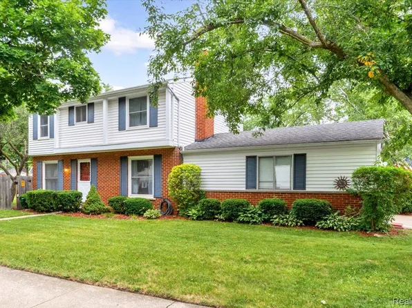 665 Langley Blvd, Clawson, MI 48017