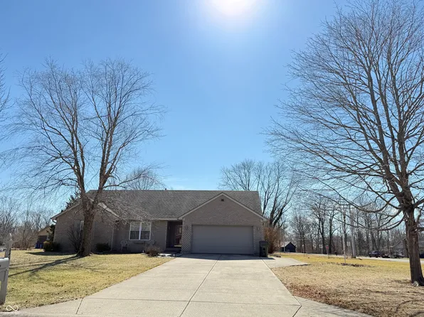3361 W Hidden Lake Ct, Greenfield, IN 46140