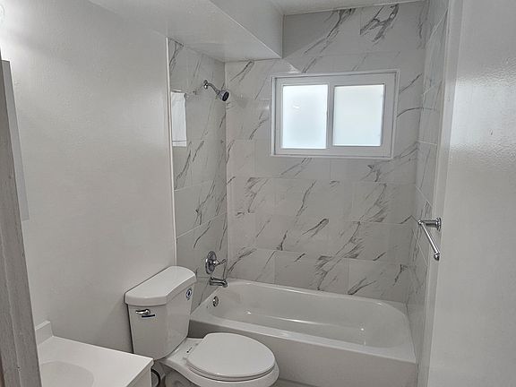 5th image of 821 Lighthouse Dr APT A