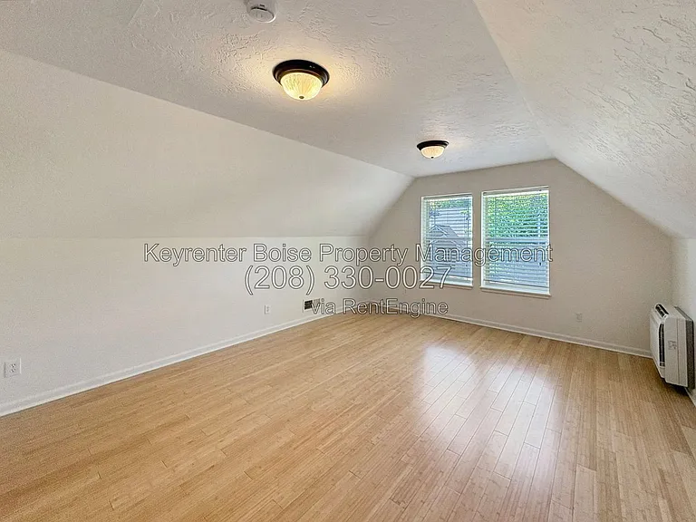 650 E Whitney Ct — Photo 16