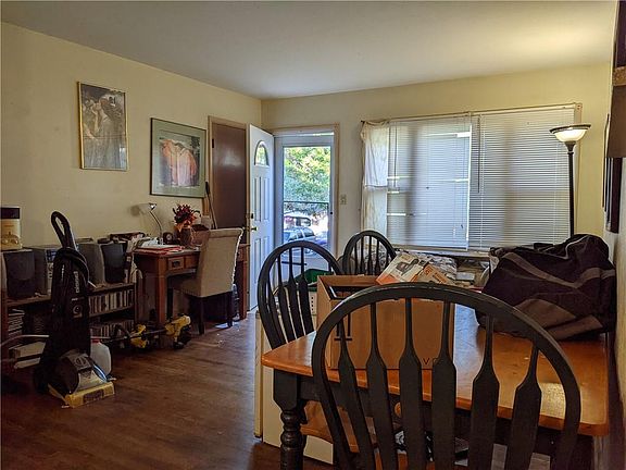 3rd image of 302 N Peck Dr