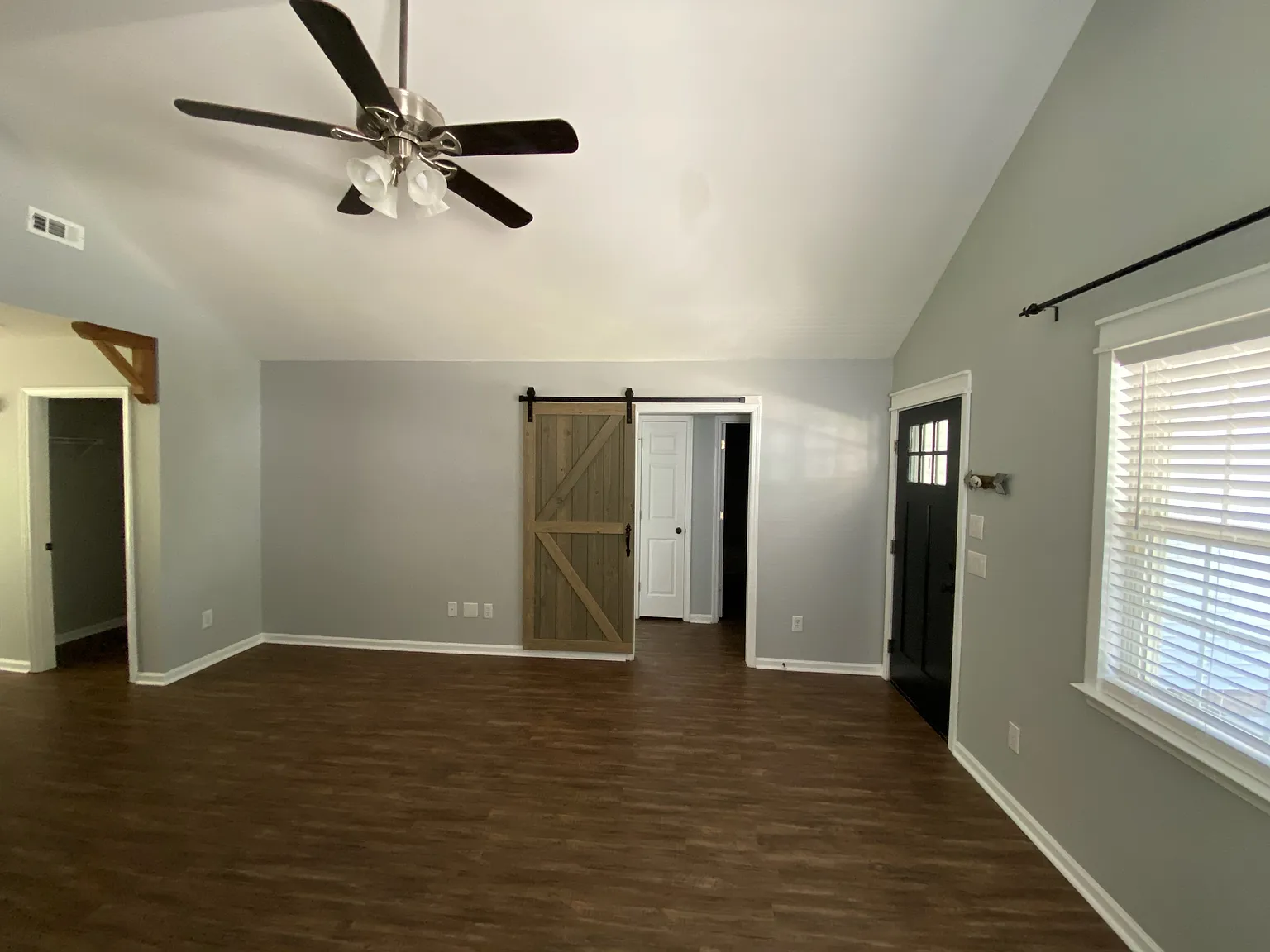3 bed, 1314 sqft, $2,100 — Photo 4