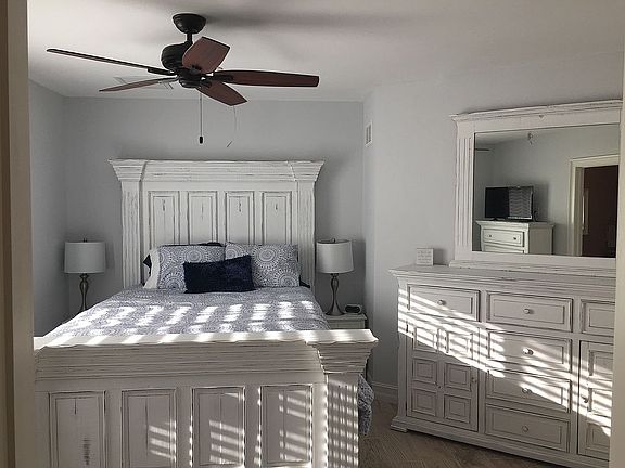 4th image of 2071 Oleander St