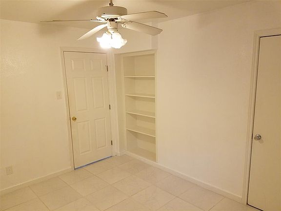 5th image of 422 Guyer St
