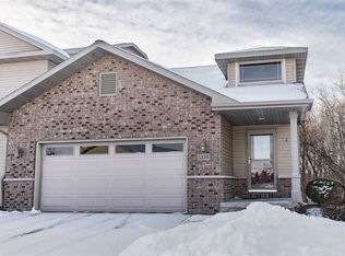 1220 Prairie Falcon Trl, Green Bay, WI 54313
