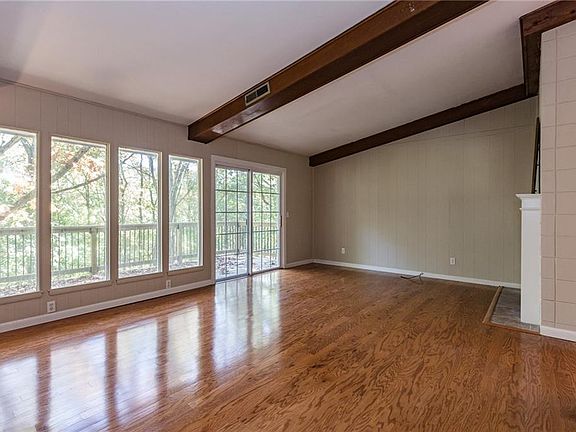 4th image of 15 Hartsfield Ln