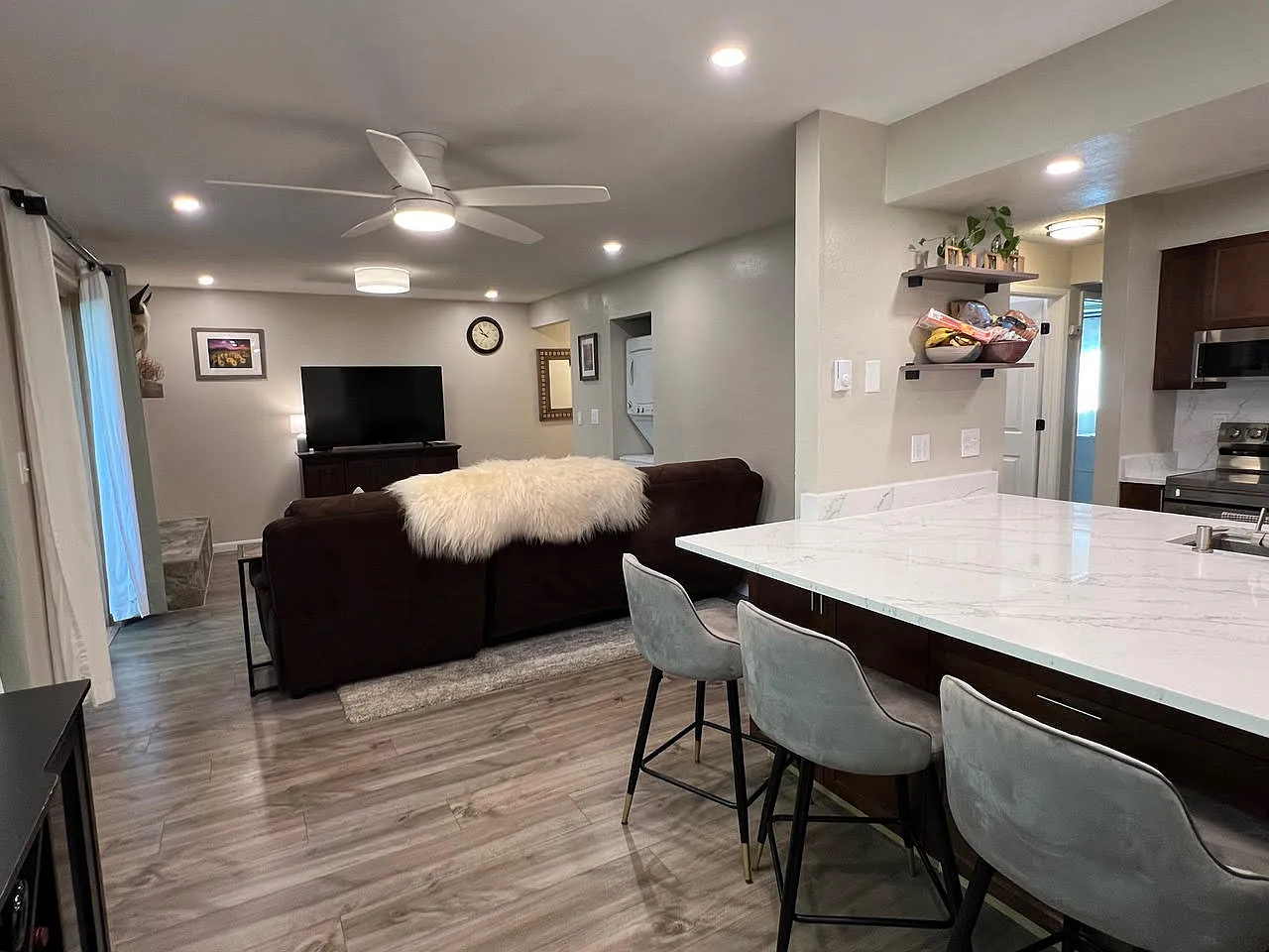 2 bed, 833 sqft, $2,900 — Photo 4