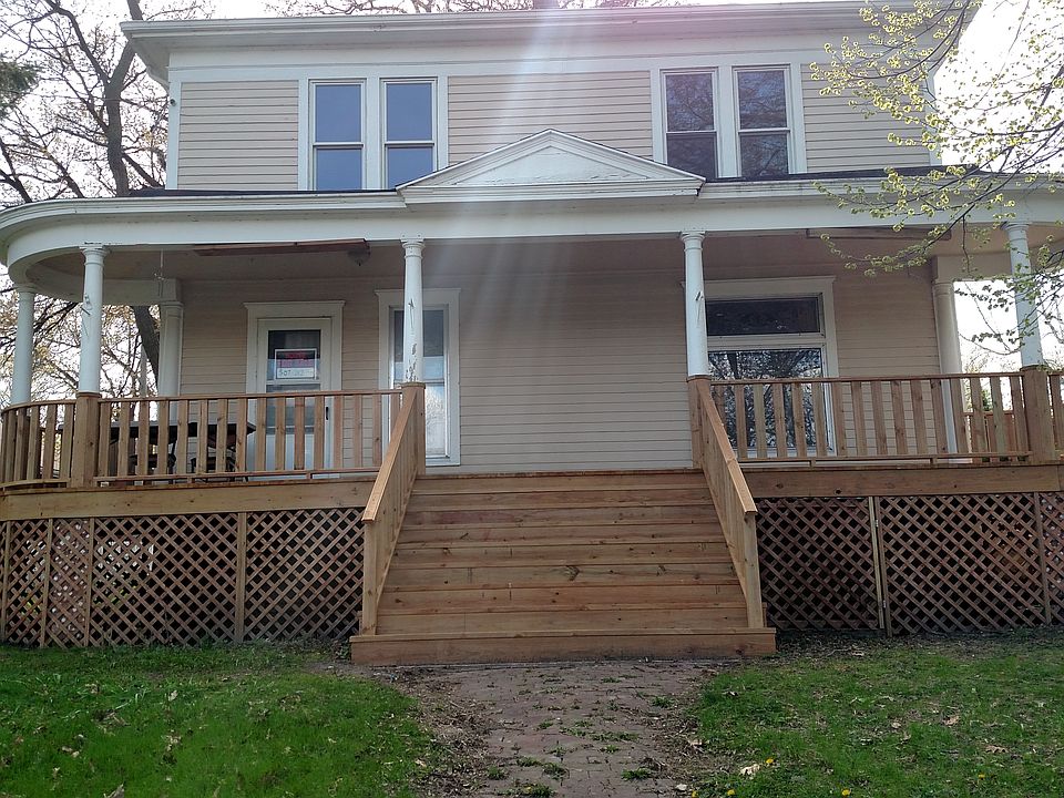 1st image of 1415 Oakwood Dr