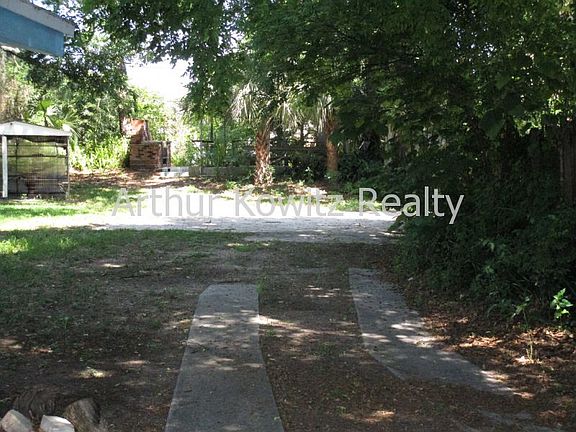 3rd image of 13 Stuart Dr