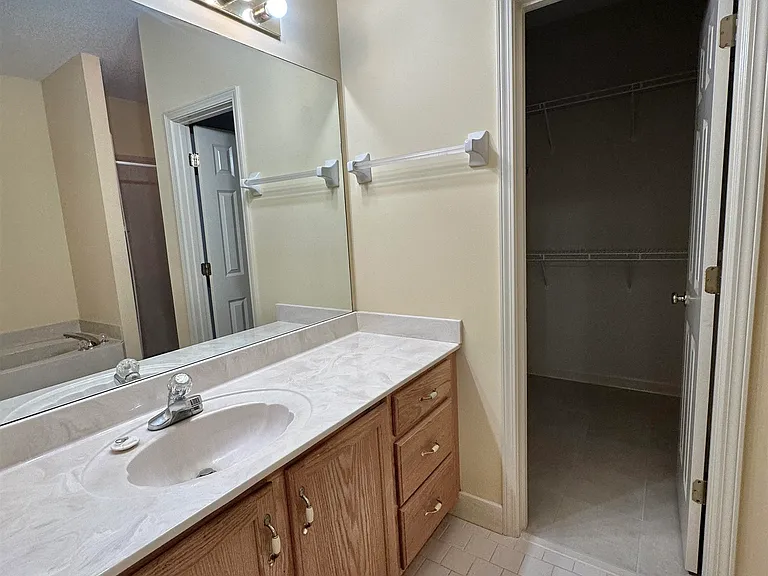 596 Ashley Glen Cir W — Photo 15