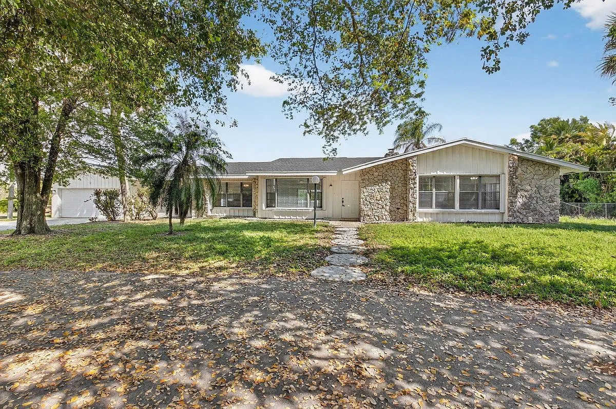 3 bed, 3.5 bath, 3341 sqft, $7,200 — Photo 3