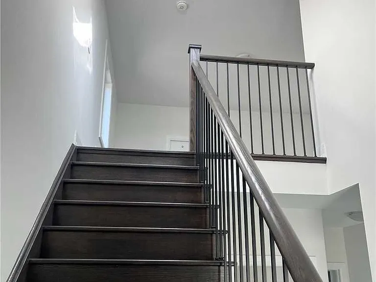 563 New England Ct W — Photo 10