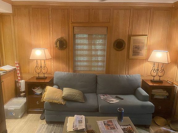 Den / TV ROOM 