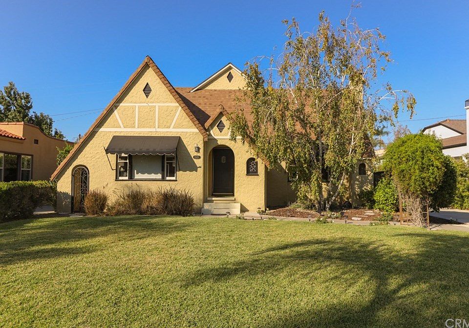 1st image of 2429 N Heliotrope Dr