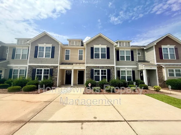 138 Collinwood Dr, Raeford, NC 28376
