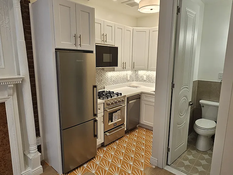 169 W 76th St #1F — Photo 2