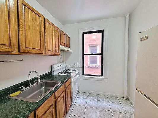 4th image of 30-73 44th St #1R