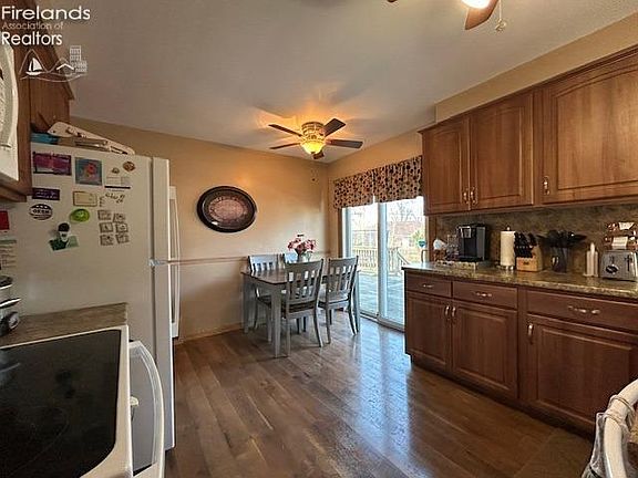 3rd image of 29013 Norman Ave